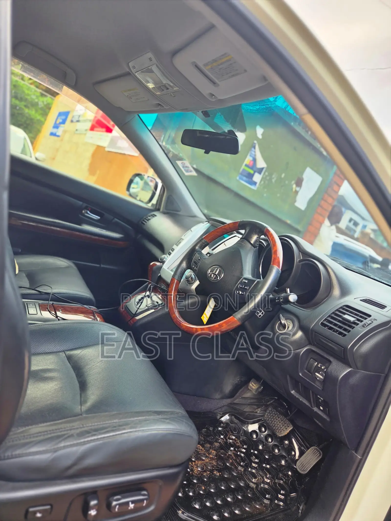 Toyota Harrier 2.4 2011 White