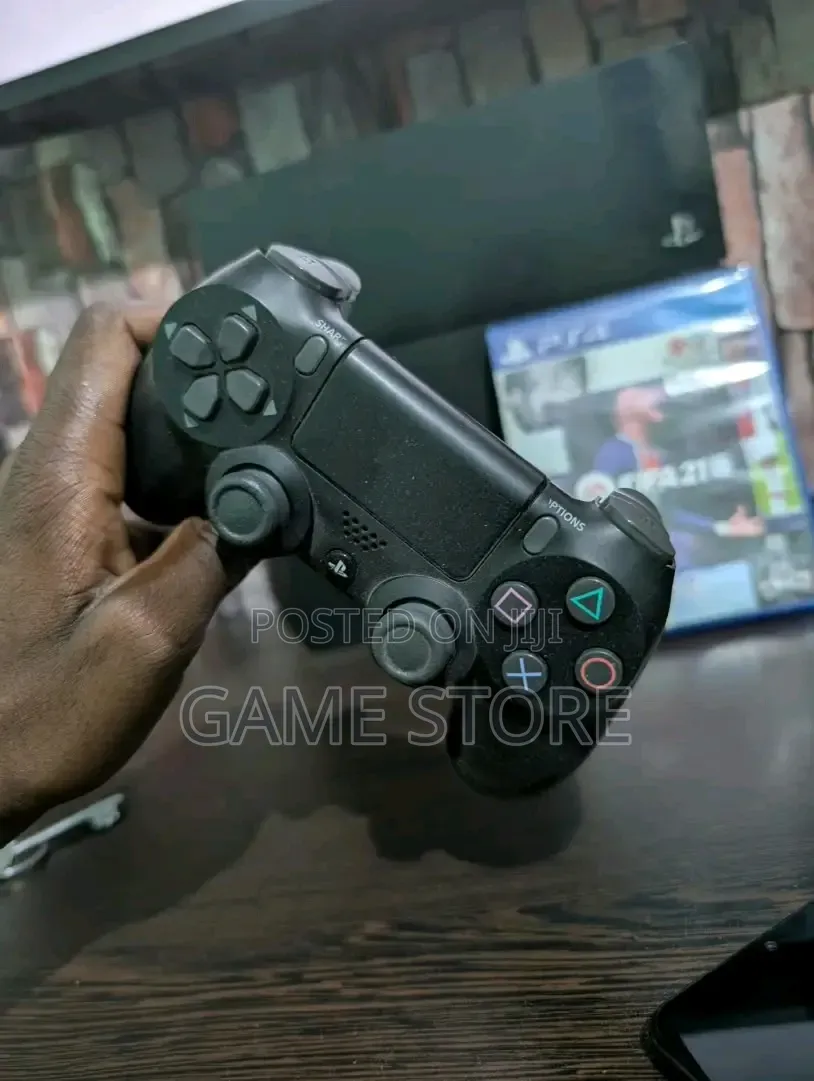 PS4 Standard Original - Your Friends Are Bringing Empty Bottles!
