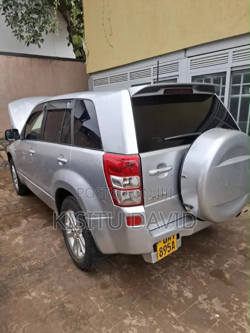 Suzuki Escudo 2006 Silver