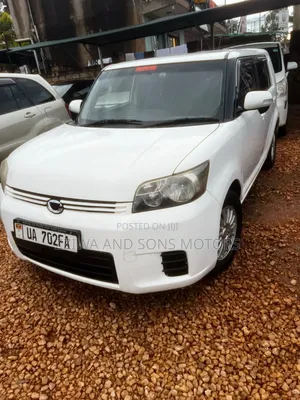 Toyota Corolla Rumion Hatchback 1.8 AWD 2013 White