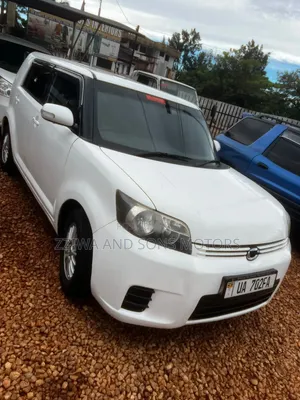 Toyota Corolla Rumion Hatchback 1.8 AWD 2013 White