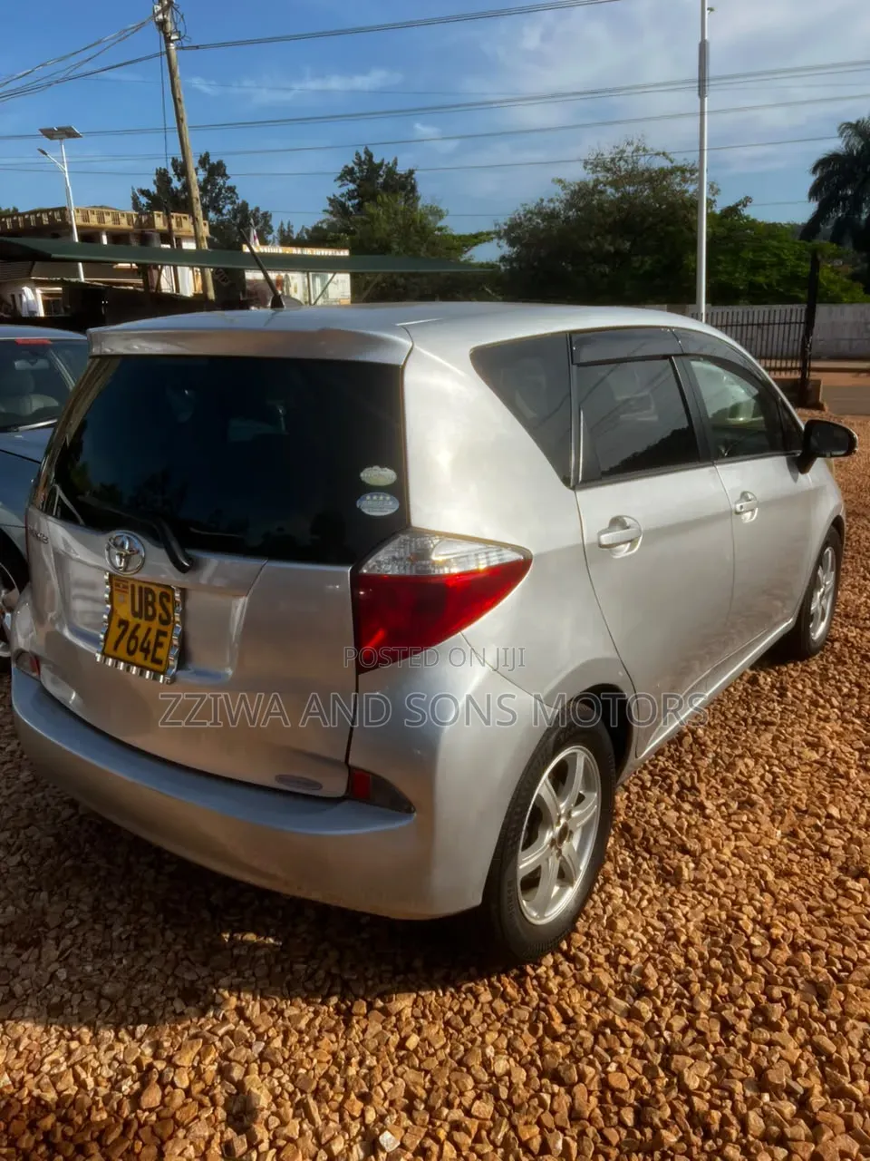 Toyota Ractis 1.5 AWD 2010 Silver