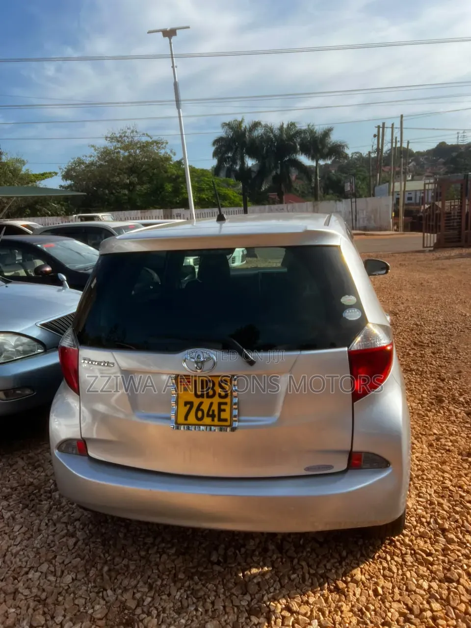 Toyota Ractis 1.5 AWD 2010 Silver