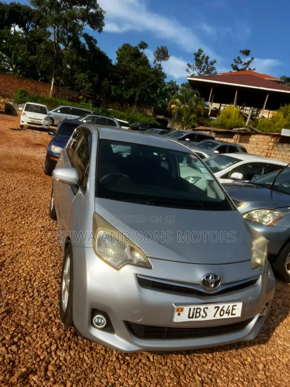 Toyota Ractis 1.5 AWD 2010 Silver