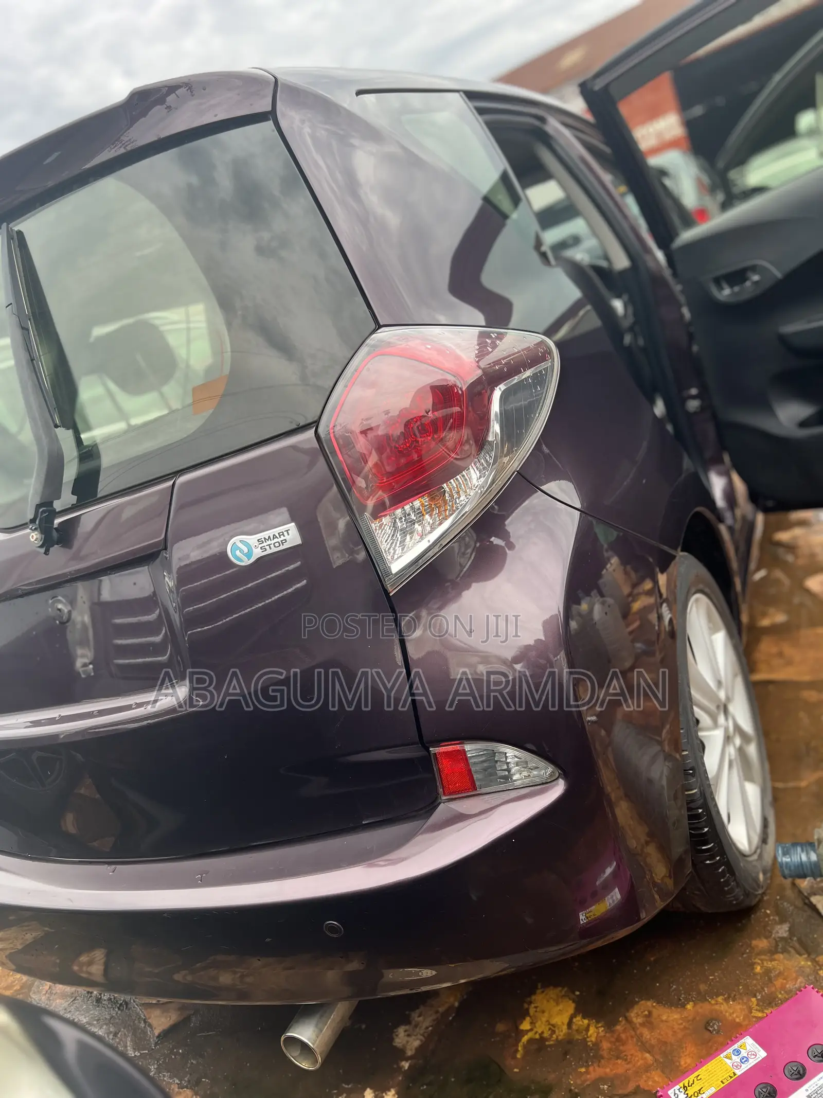 Toyota Ractis 1.5 AWD 2014 Maroon