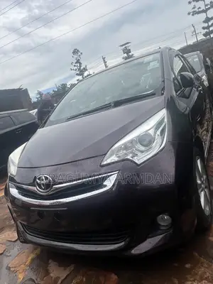 Toyota Ractis 1.5 AWD 2014 Maroon