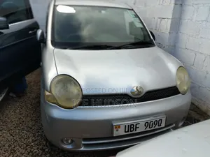 Toyota Sienta 2005 Silver
