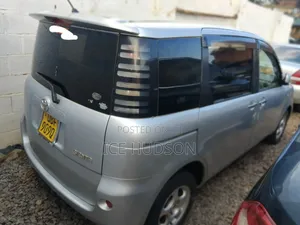 Toyota Sienta 2005 Silver