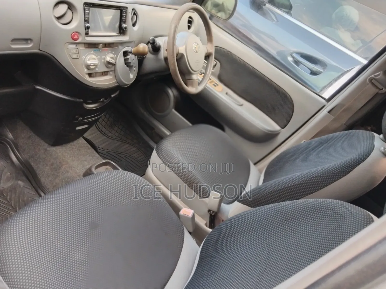Toyota Sienta 2005 Silver