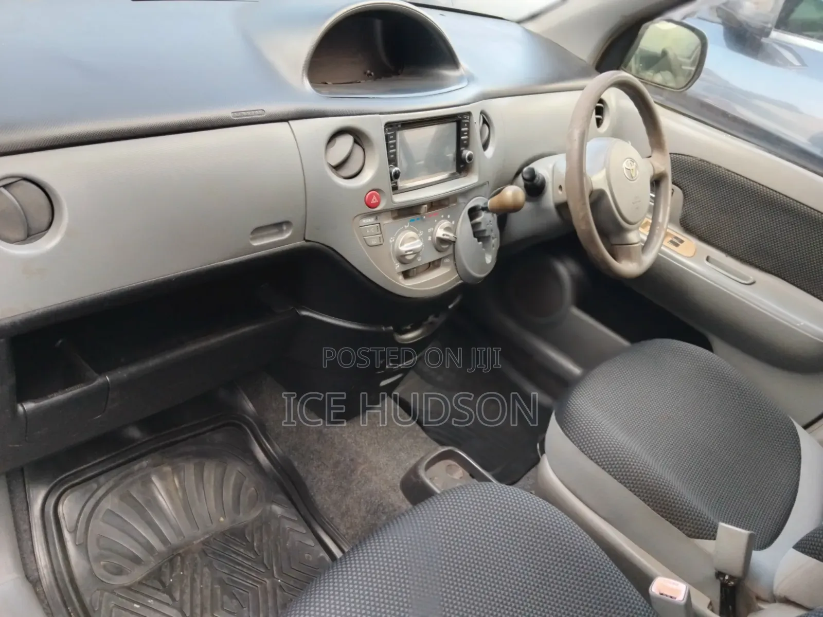 Toyota Sienta 2005 Silver