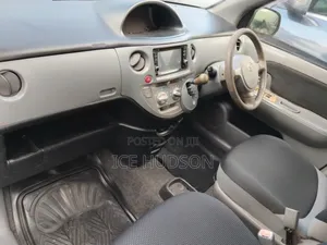 Toyota Sienta 2005 Silver