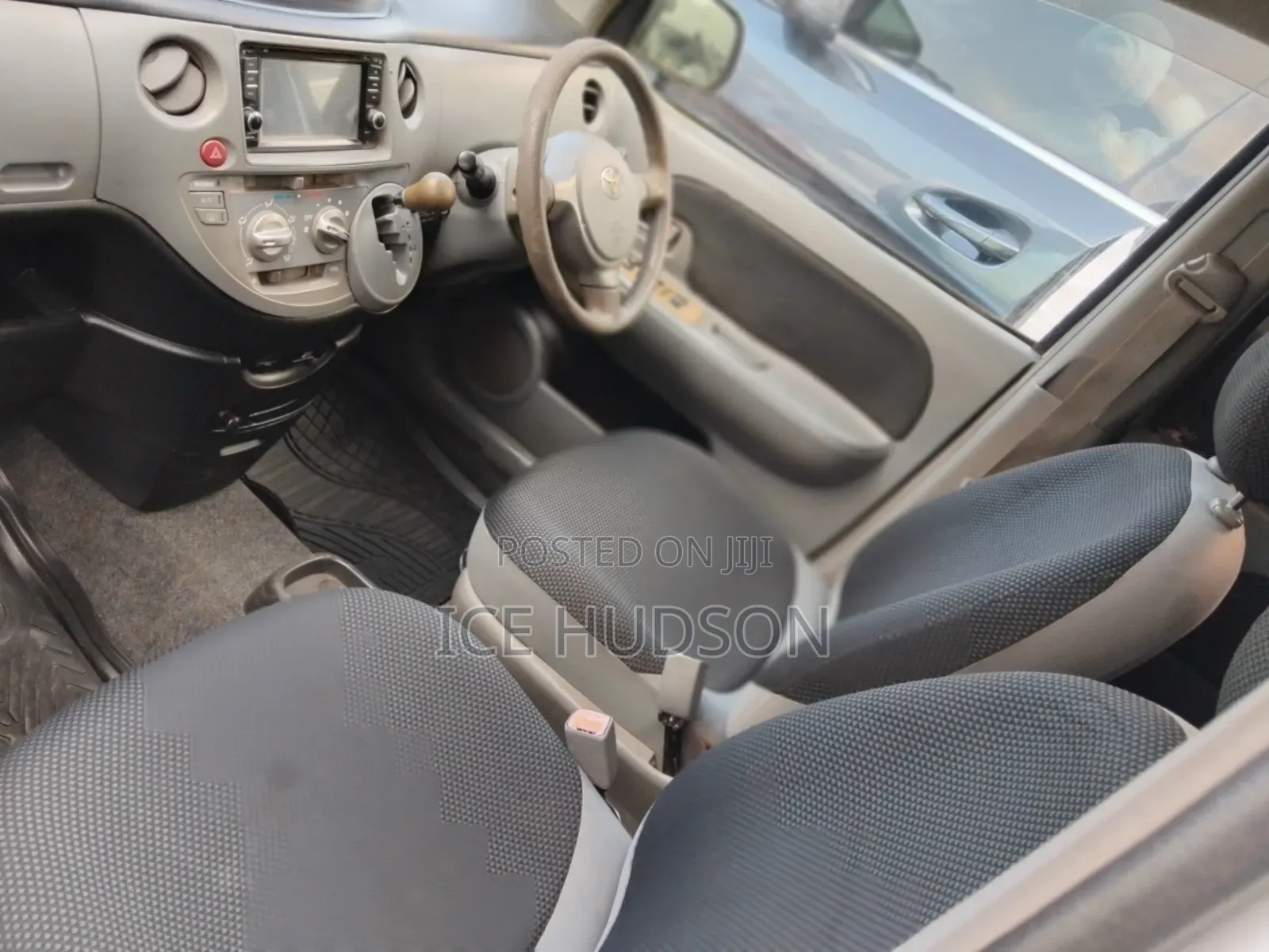 Toyota Sienta 2005 Silver