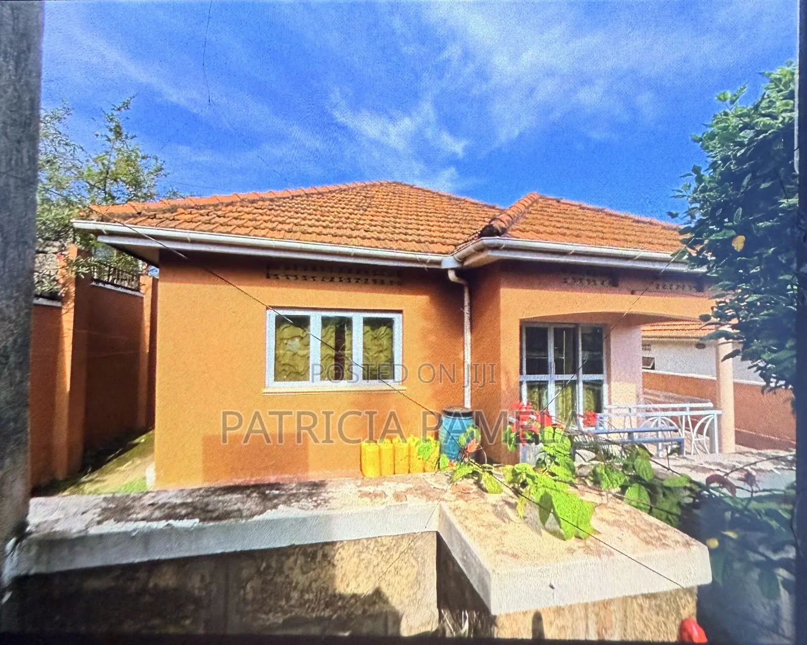 2bdrm Bungalow in Nsawo, Wakiso / Wakiso for sale