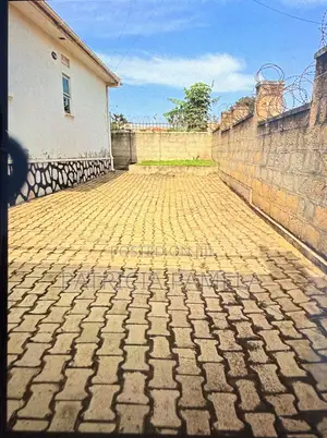 2bdrm Bungalow in Nsawo, Wakiso / Wakiso for sale