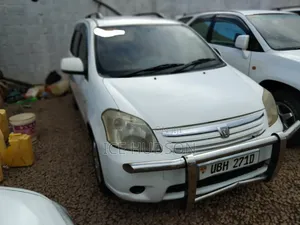 Toyota Raum 2006 White