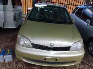 Toyota Platz 2002