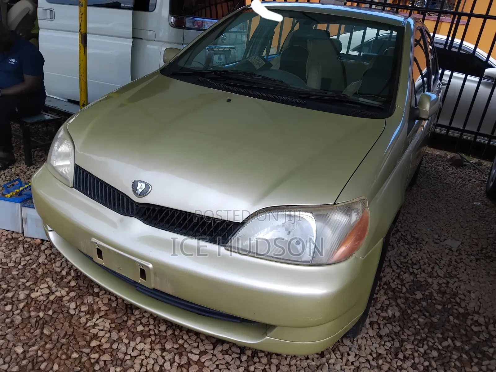 Toyota Platz 2002