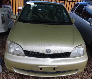 Toyota Platz 2002