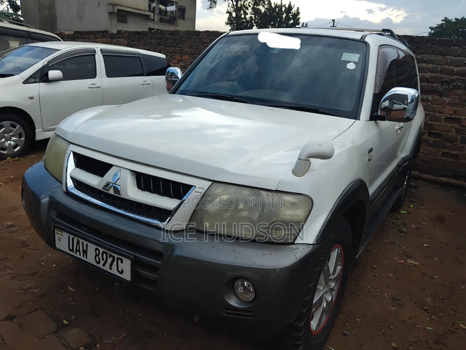 Mitsubishi Pajero 2000 Silver