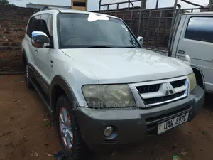 Mitsubishi Pajero 2000 Silver