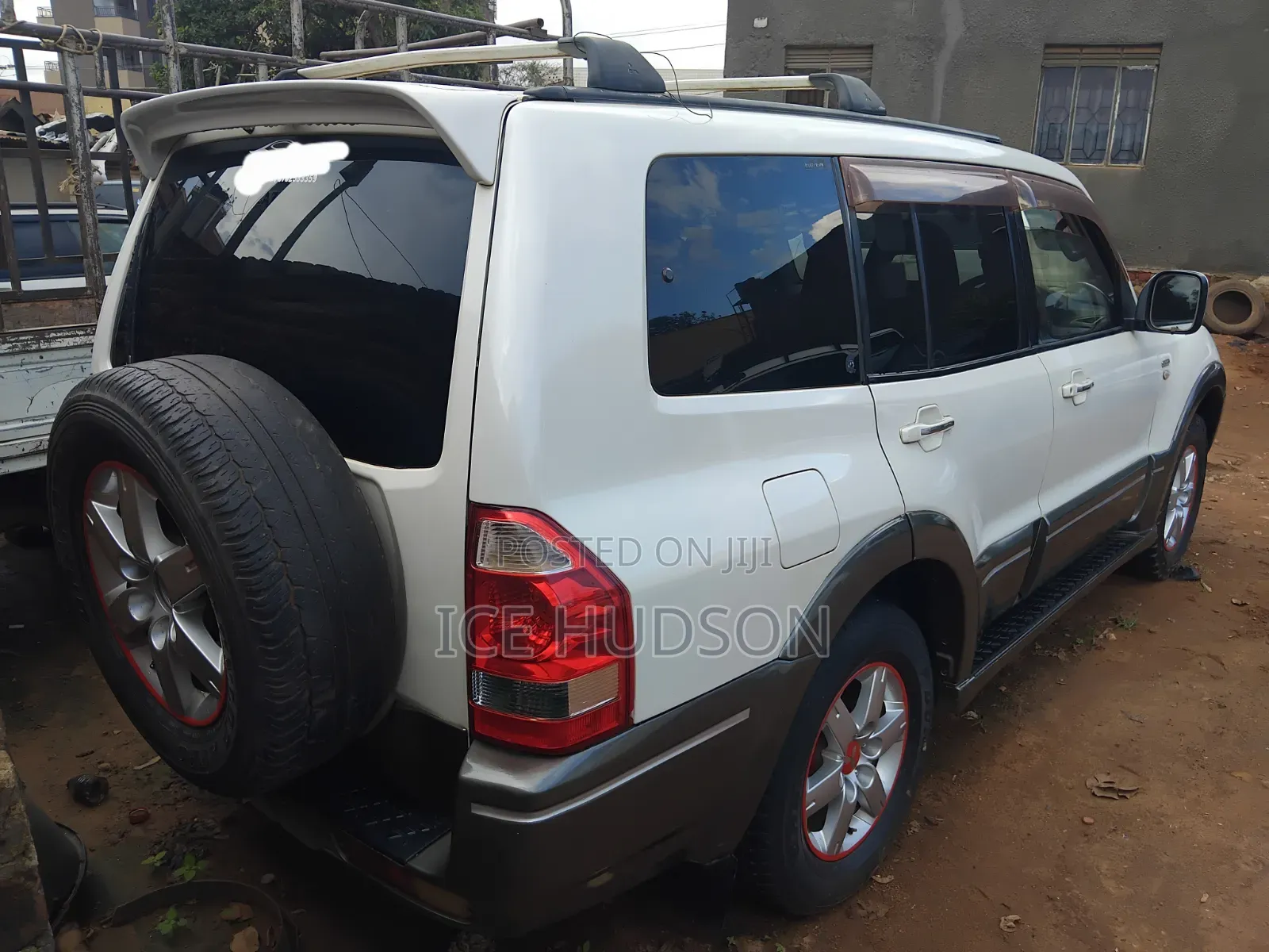 Mitsubishi Pajero 2000 Silver