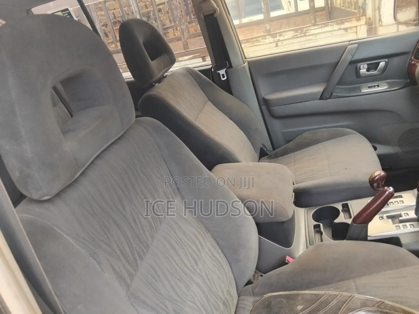 Mitsubishi Pajero 2000 Silver