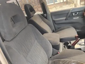 Mitsubishi Pajero 2000 Silver