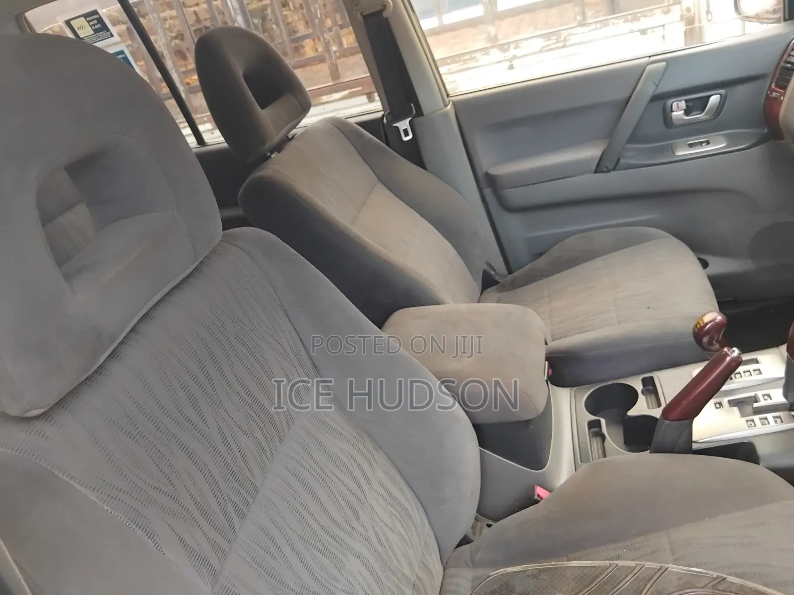 Mitsubishi Pajero 2000 Silver