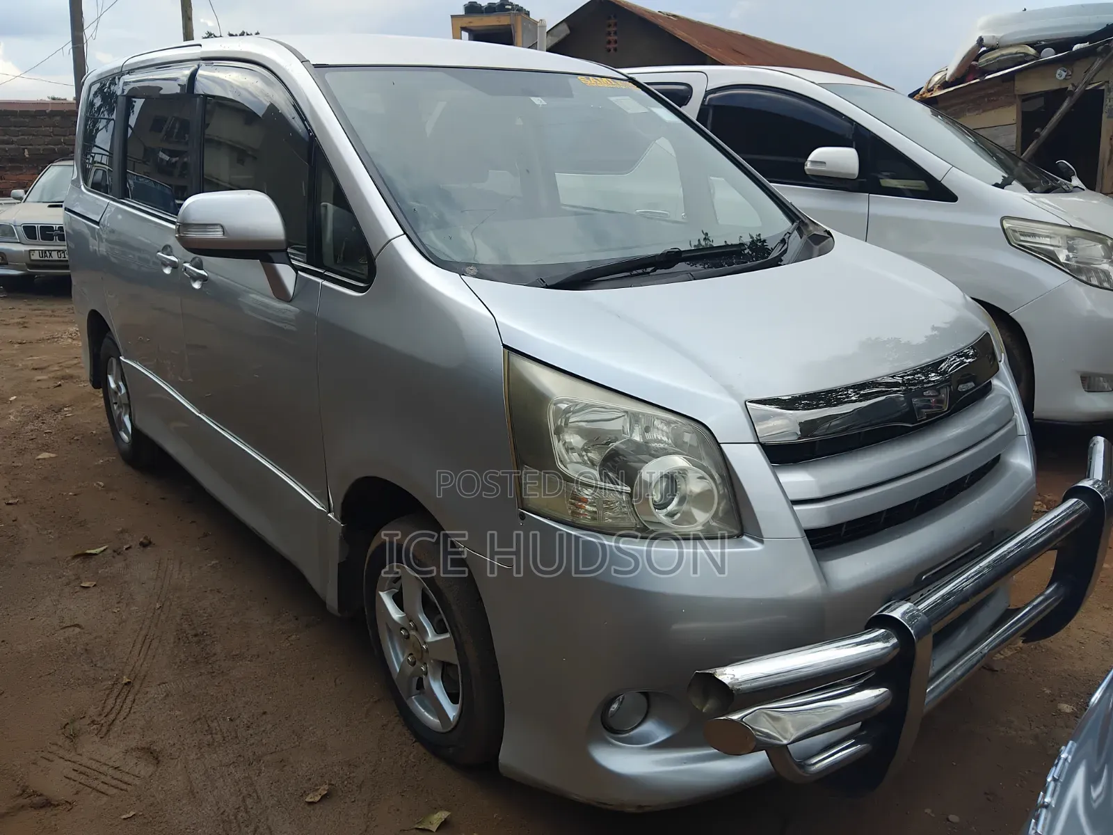 Toyota Noah 2010 Silver