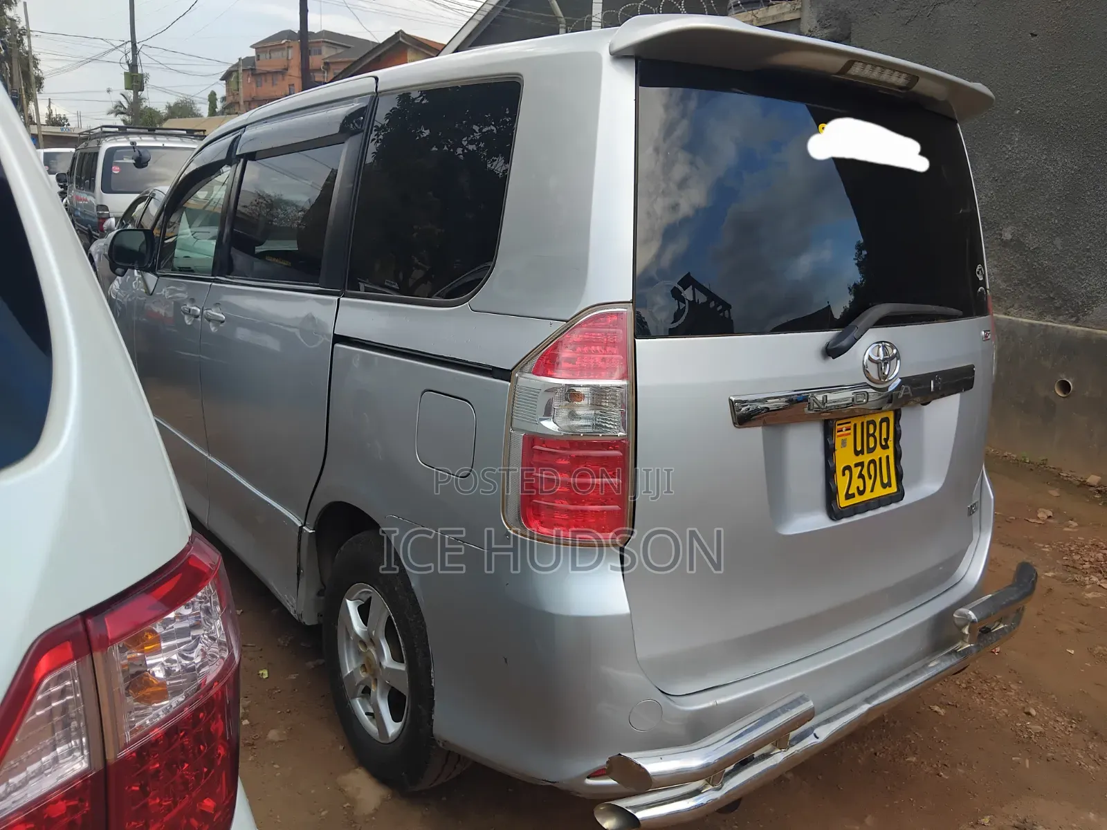 Toyota Noah 2010 Silver
