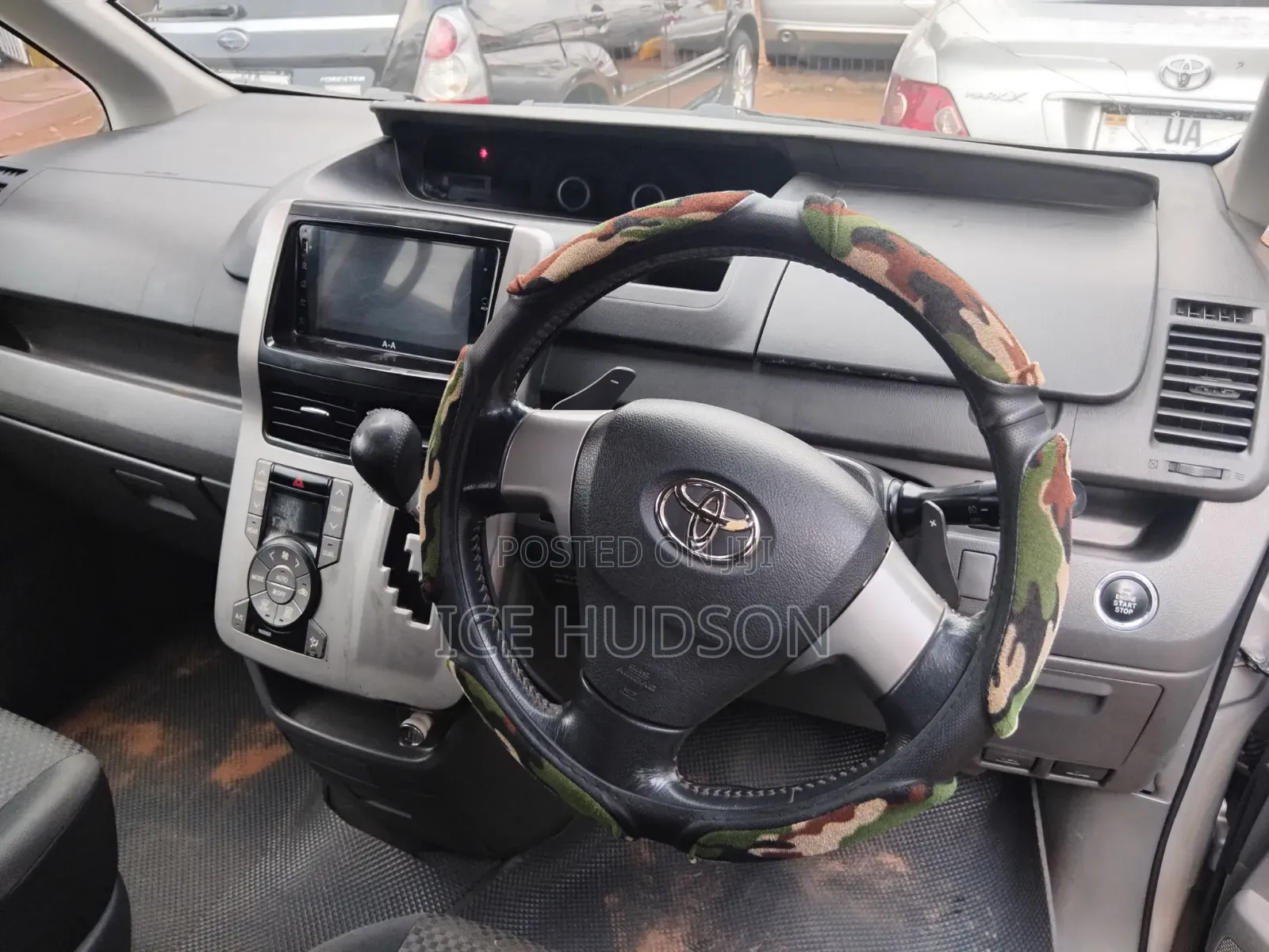 Toyota Noah 2010 Silver