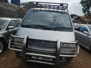 Toyota HiAce 2005