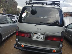 Toyota HiAce 2005