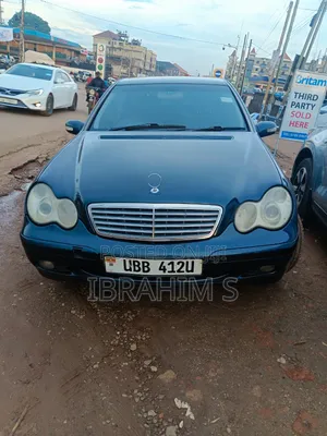 Mercedes-Benz C180 2013 Blue