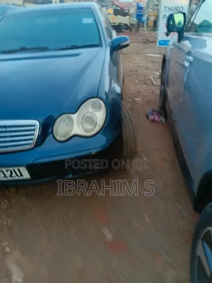 Mercedes-Benz C180 2013 Blue