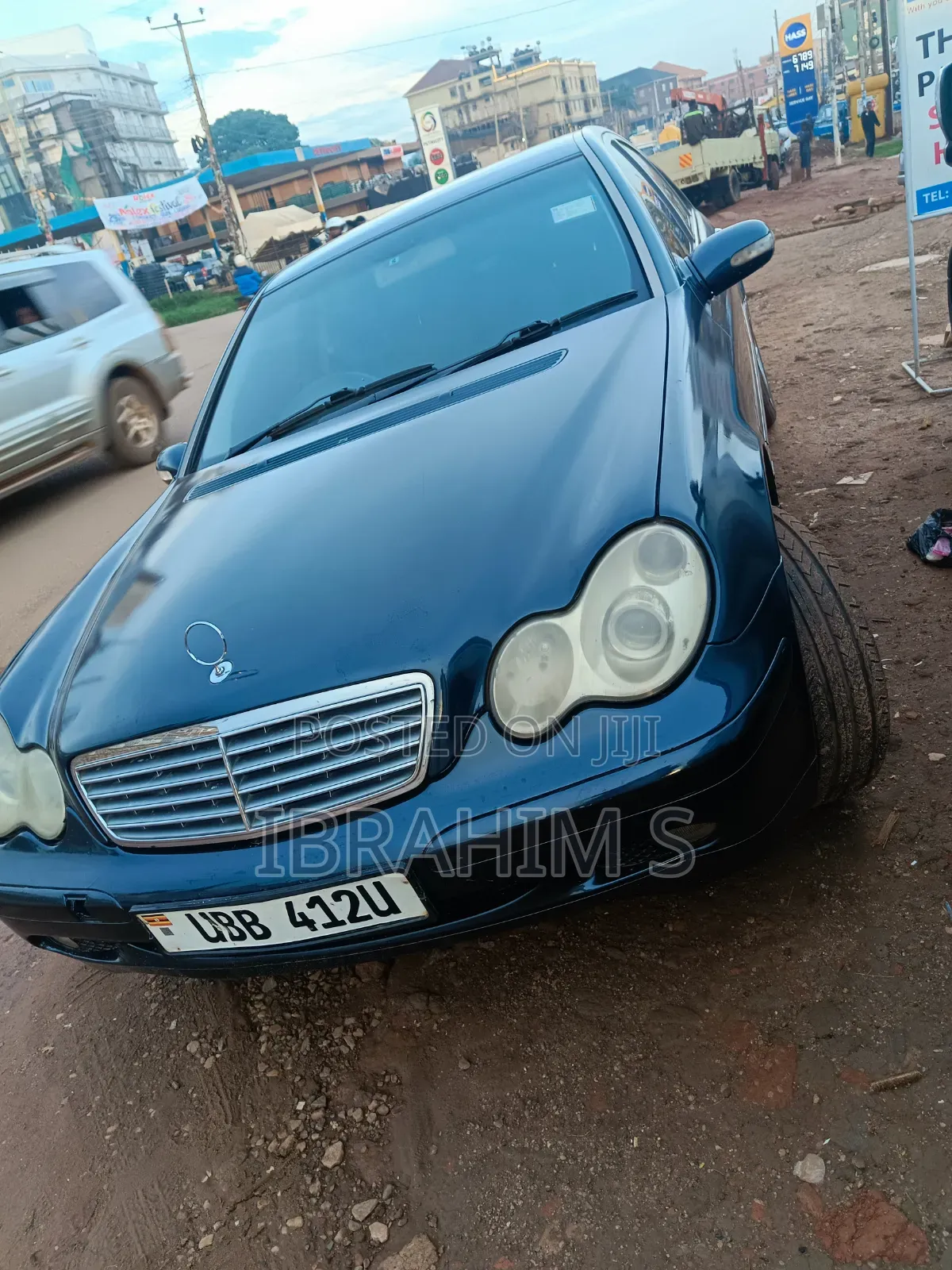 Mercedes-Benz C180 2013 Blue