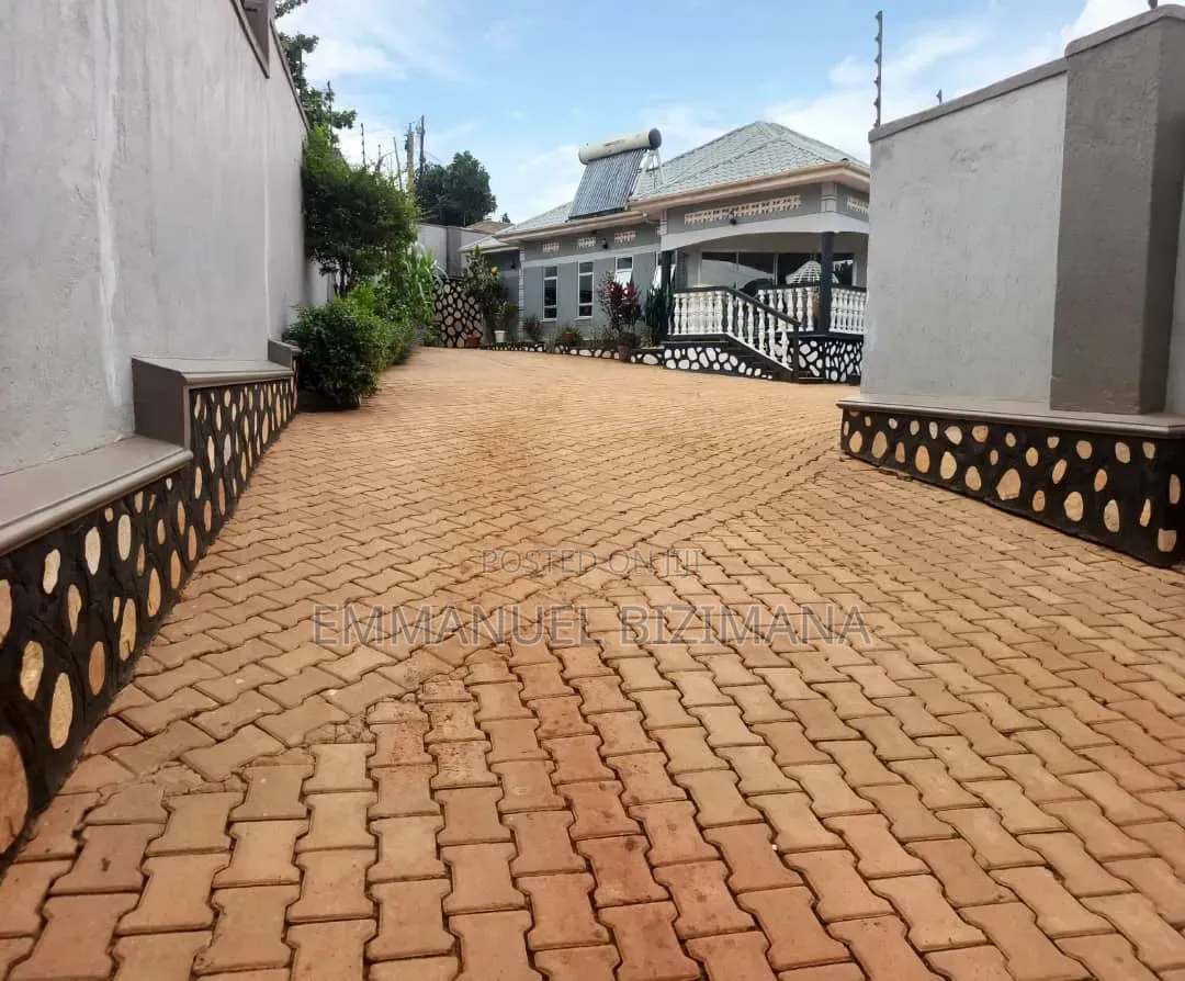 Furnished 4bdrm Bungalow in Kyanja, Central Division for sale
