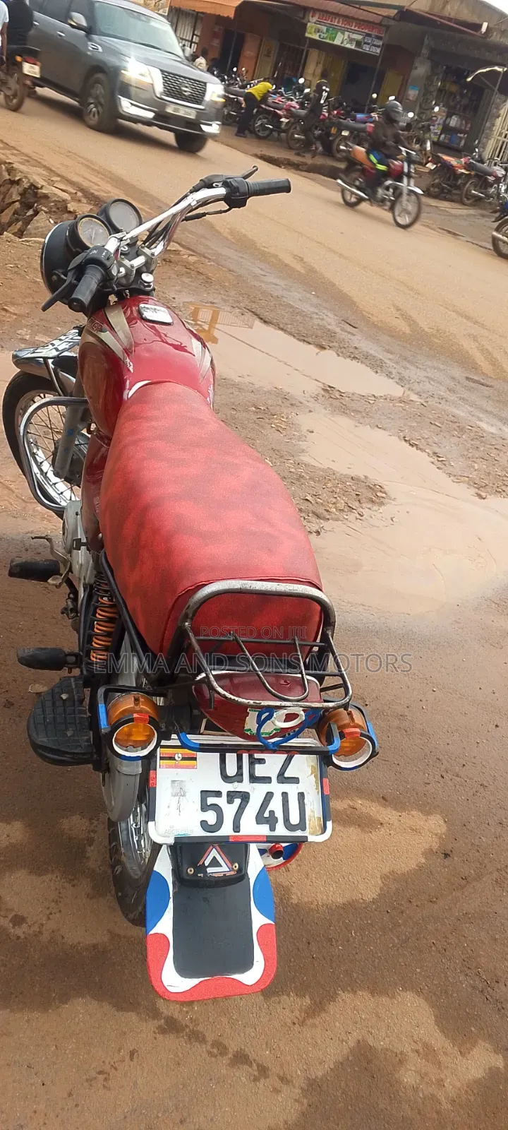 Bajaj Boxer 100 2022 Red
