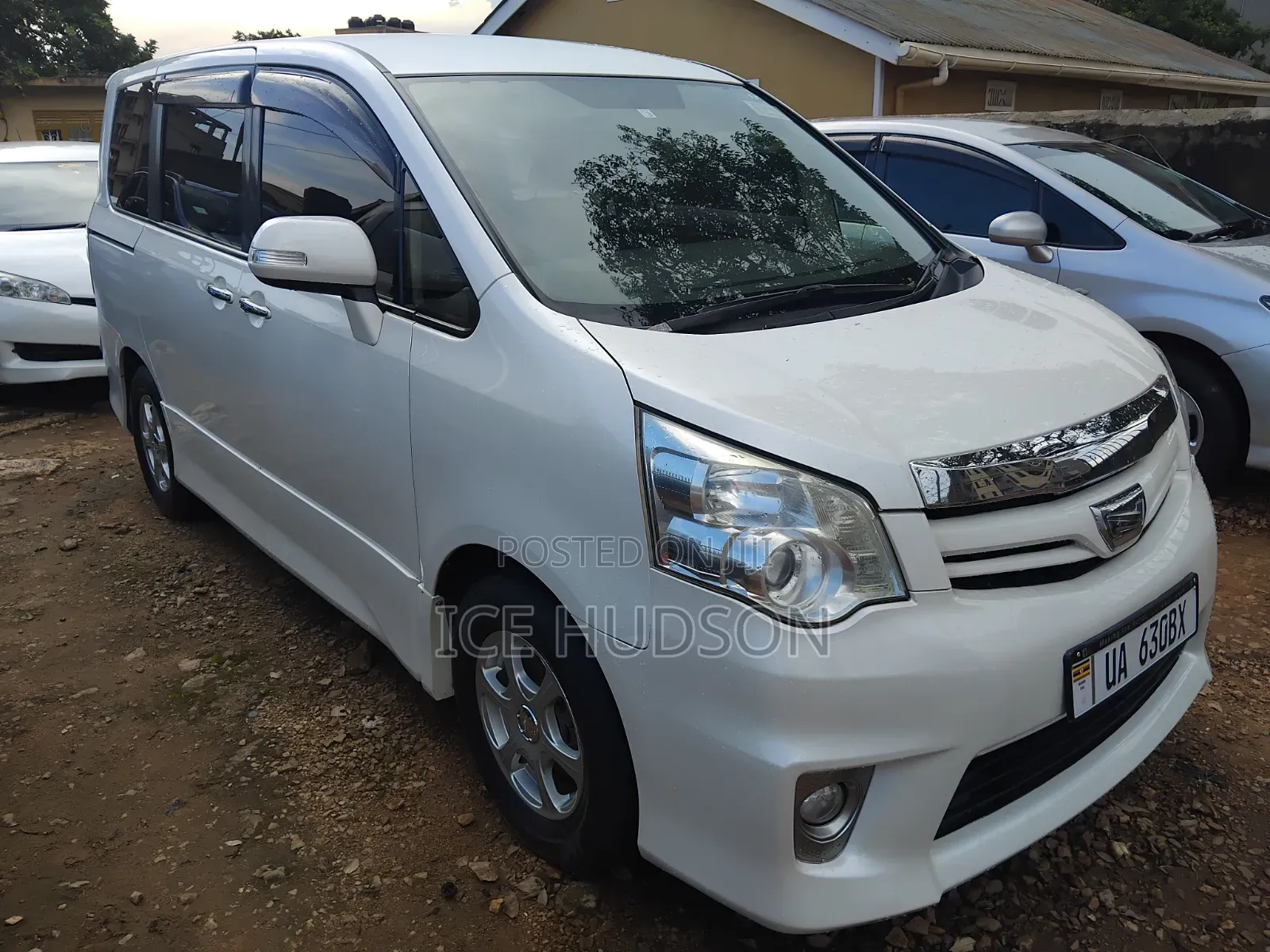 Toyota Noah 2013 White