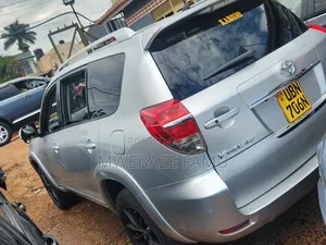 Toyota Vanguard 2011 Silver