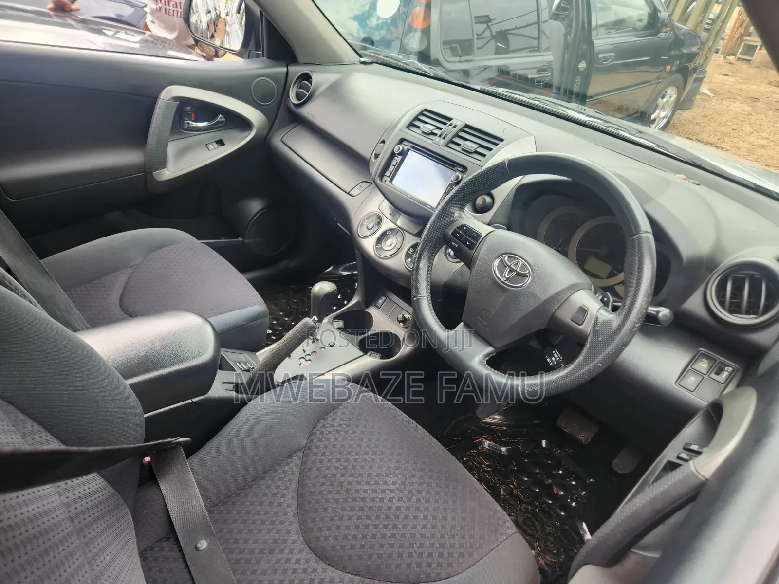 Toyota Vanguard 2011 Silver