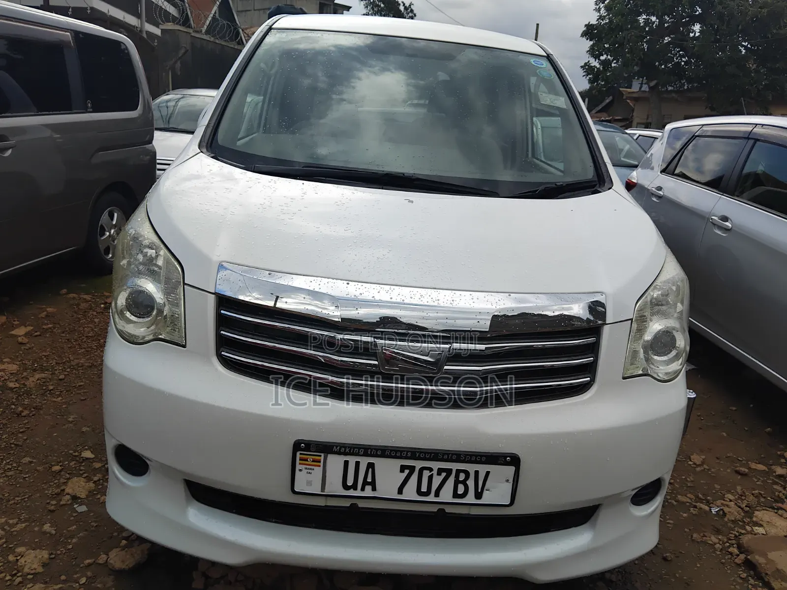 Toyota Noah 2011 White