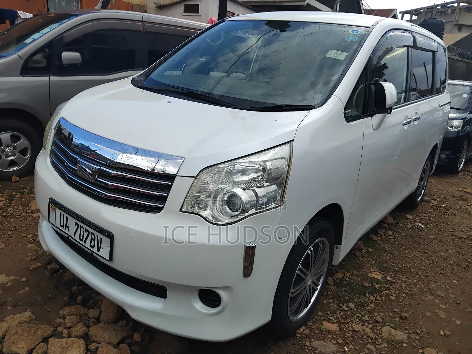 Toyota Noah 2011 White