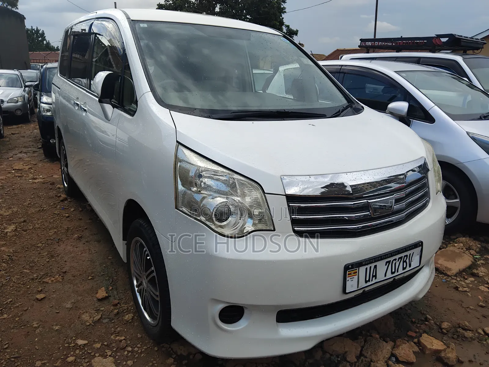 Toyota Noah 2011 White