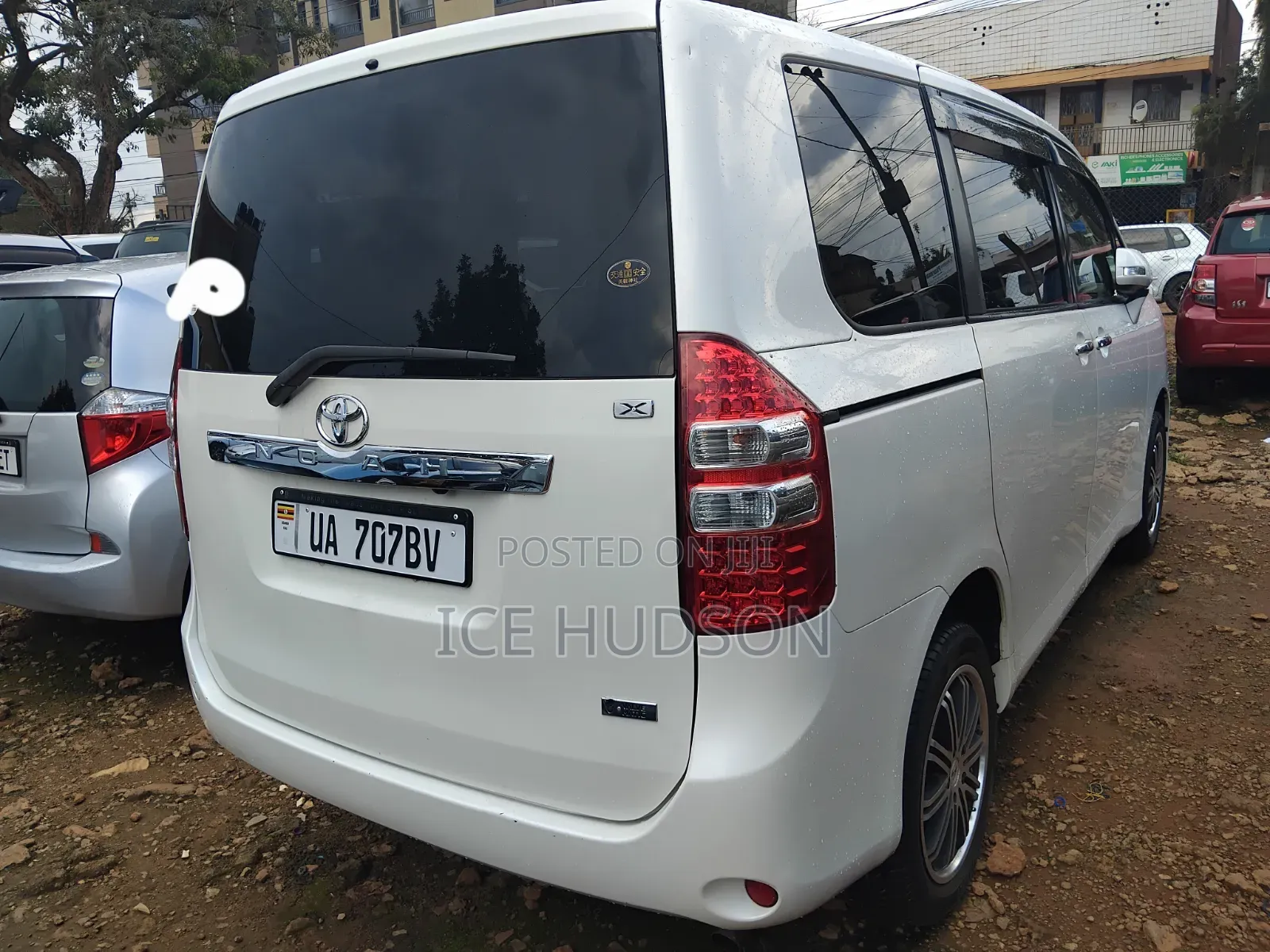 Toyota Noah 2011 White