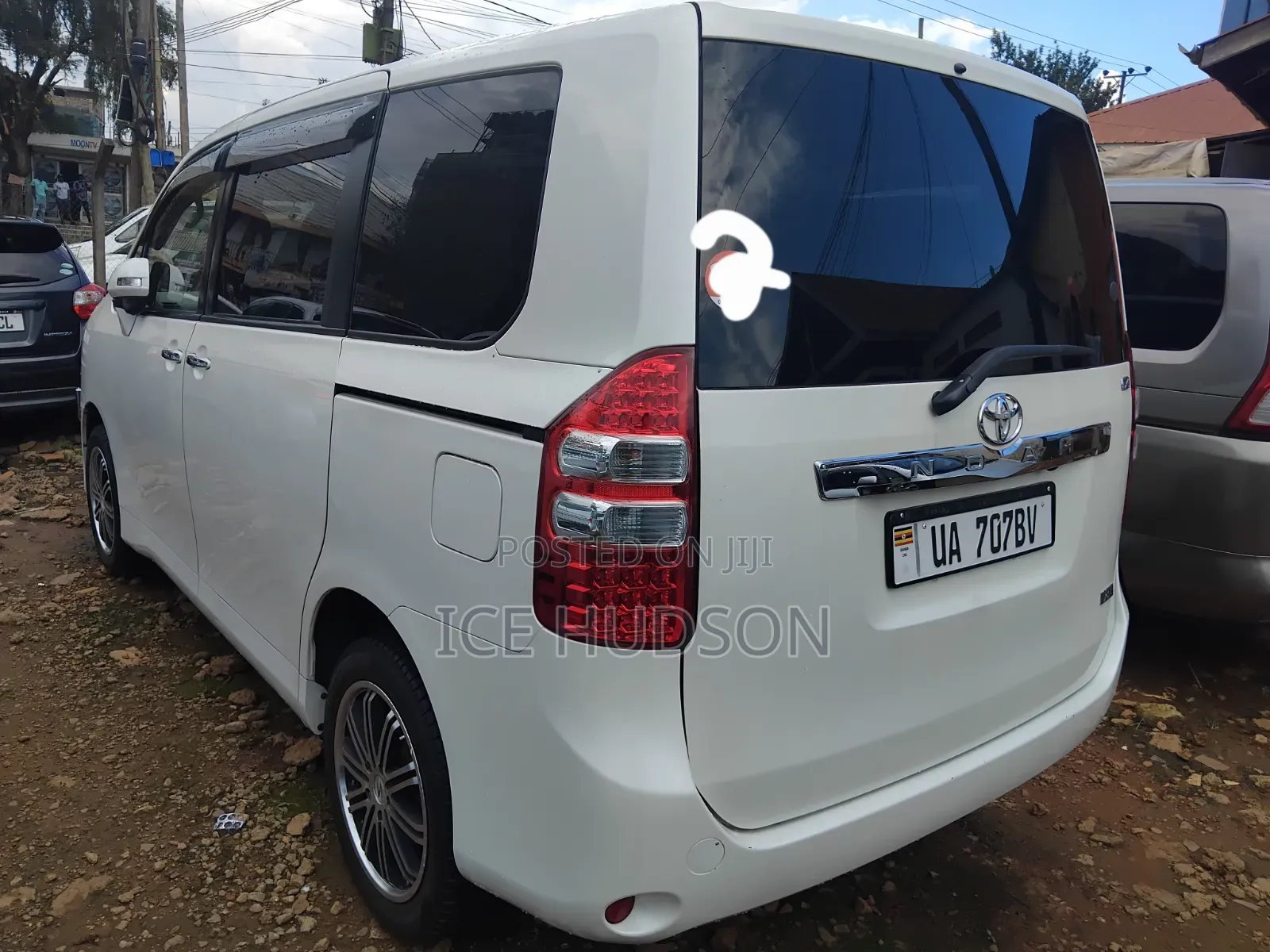 Toyota Noah 2011 White
