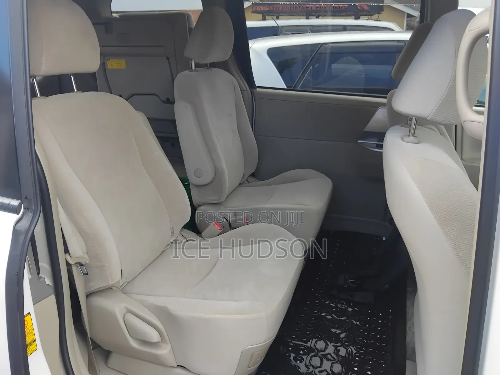 Toyota Noah 2011 White