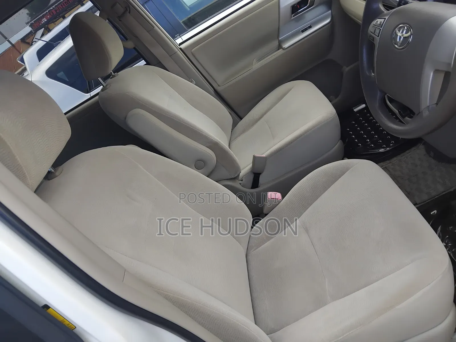 Toyota Noah 2011 White