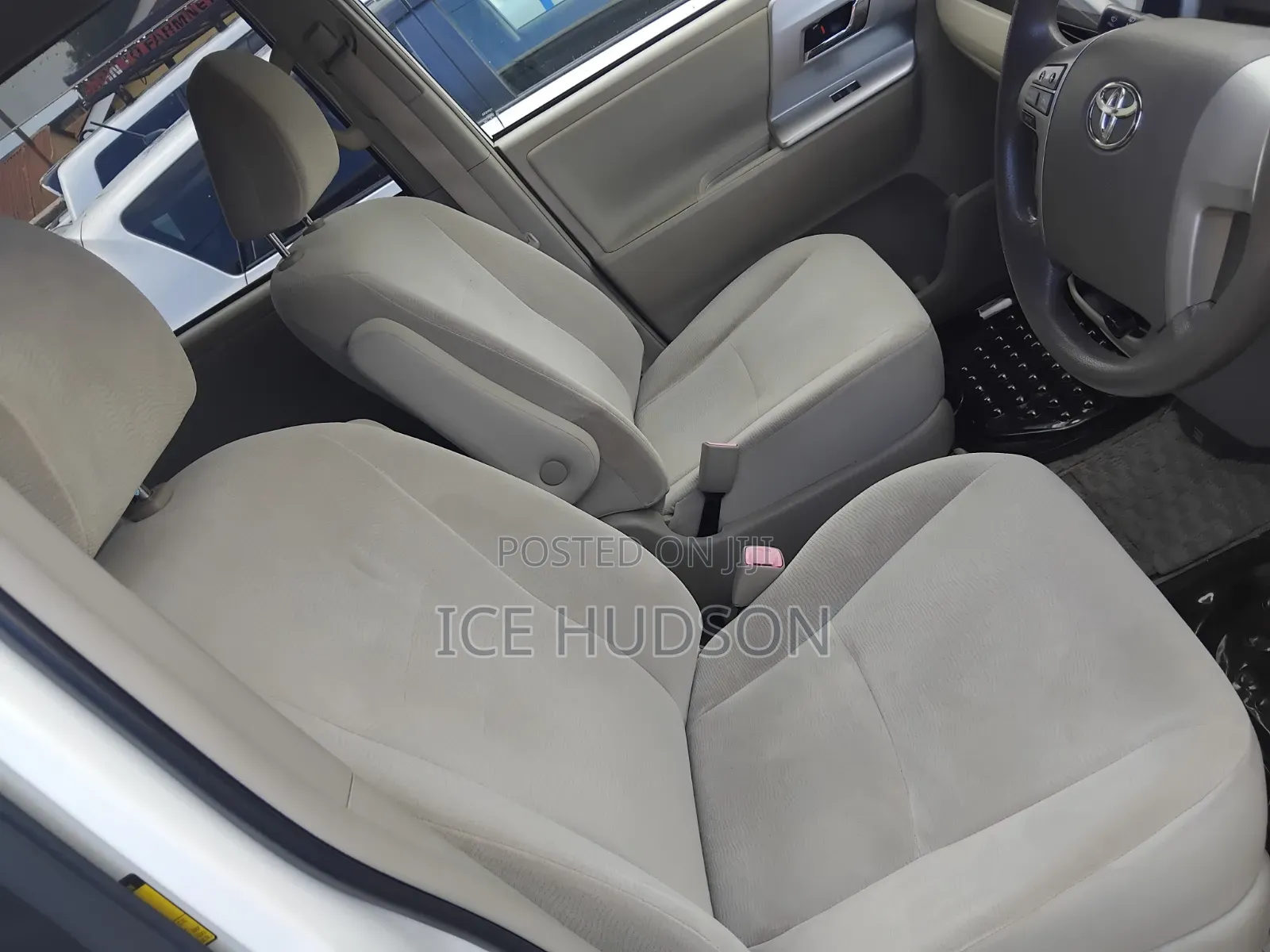 Toyota Noah 2011 White