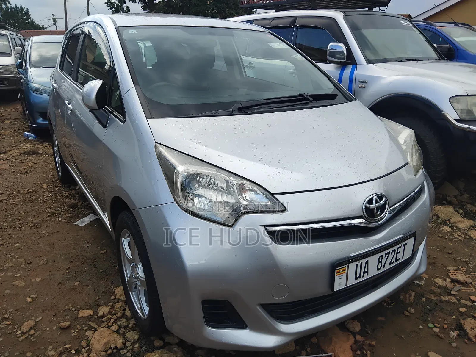 Toyota Ractis 2010 Silver
